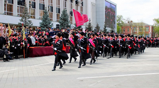 В Краснодаре прошел парад исторических отделов Кубанского казачьего войска
