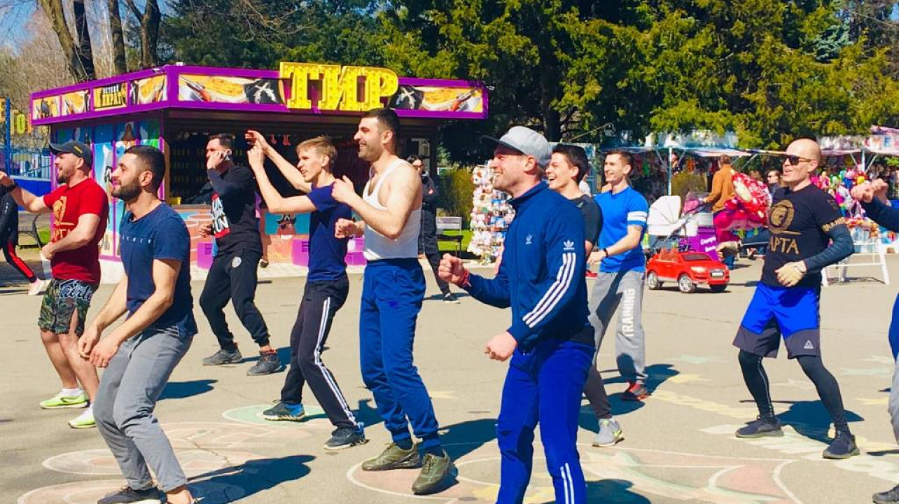 В парке им. 30-летия Победы состоялась праздничная программа выходного дня