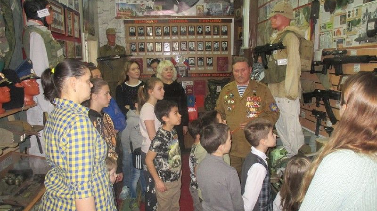В музее боевой славы Прикубанского отделения РСВА прошла экскурсия для многодетных семей.jpg