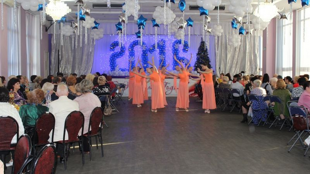 В Центральном округе состоялся новогодний бал общественности