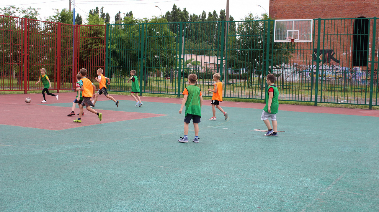 Два футбола