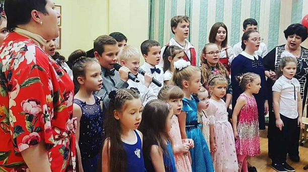 В детской школе искусств № 13 прошел концерт ко Дню матери