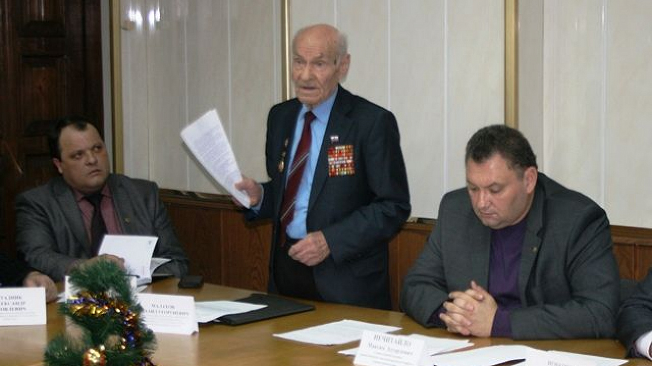 В администрации Прикубанского округа обсудили подготовку к празднованию 70-й годовщины Великой Победы.jpg