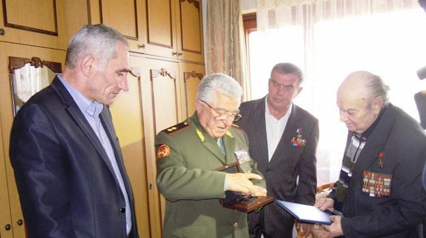 Герою Советского Союза Гранту Арсеновичу Авакяну исполнилось 90 лет
