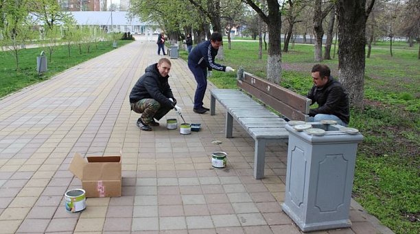 Жители и сотрудники администрации Центрального округа приняли участие во Всекубанском субботнике