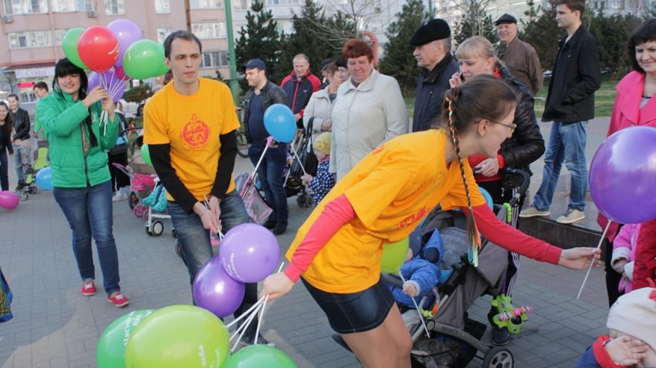 Молодёжный Совет провёл патриотическую акцию «Чистого неба Вам, земляки!»