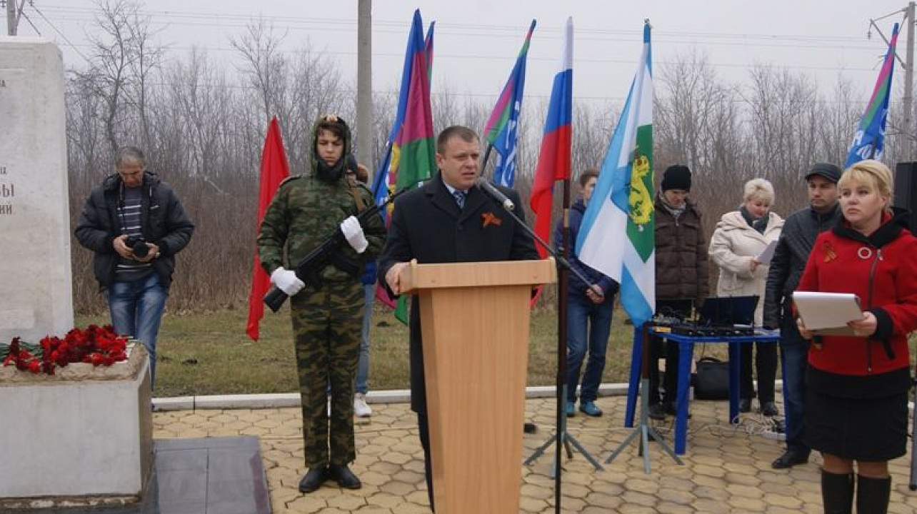 Делегация Западного округа приняла участие в митинге у мемориала братьям Игнатовым