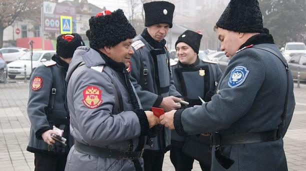 В Краснодаре прошёл строевой смотр казаков-дружинников