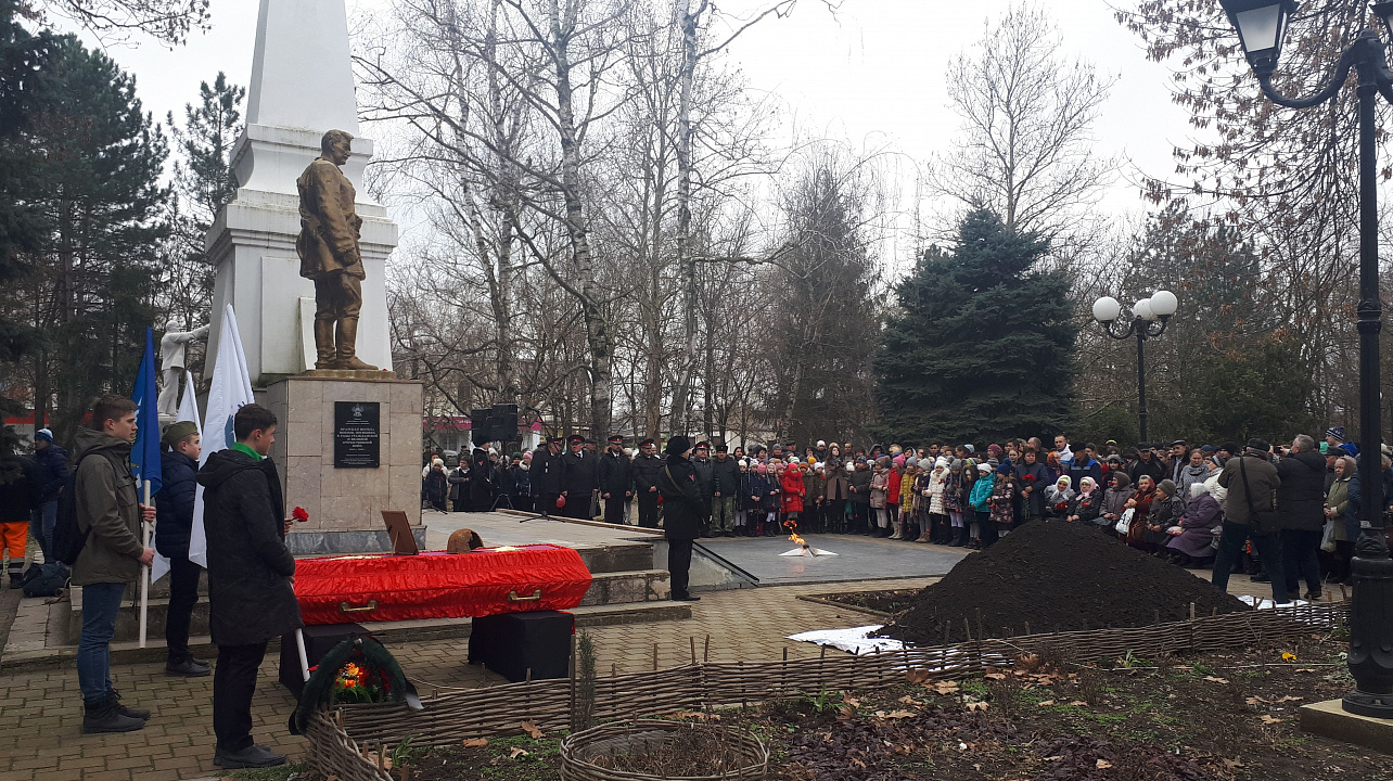 Военно-исторический поисковый клуб «Патриот» КубГТУ принял в торжественной церемонии захоронения останков 19 советских воинов