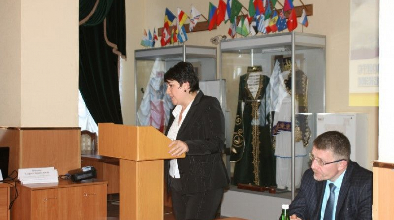 Учёные и практики обсудили проблемы межнациональных отношений в рамках (9).JPG