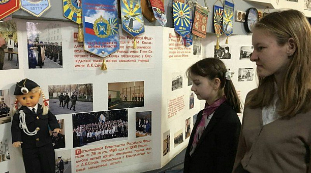 Учащиеся школы № 19 Западного округа посетили высшее военное авиационное училище