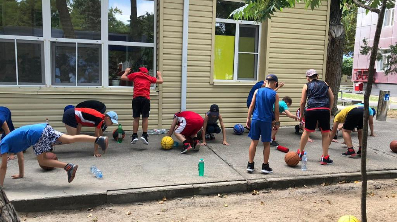 Школьники Западного округа  принимают участие в спортивной смене