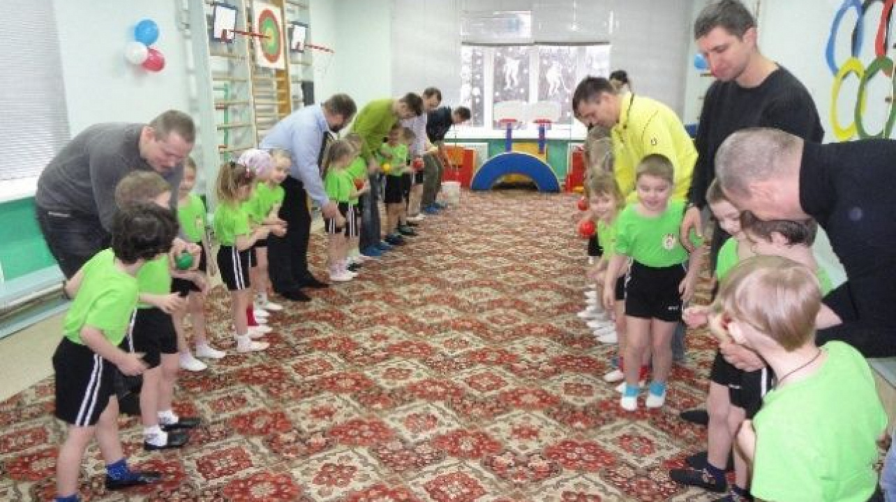 Юные защитники из детского сада № 177 поздравили своих пап.jpg