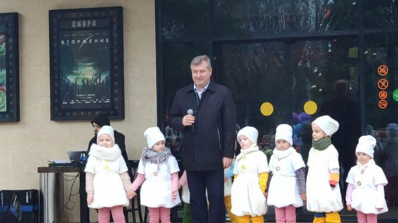 На площади у кинотеатра «Болгария» прошел новогодний праздник