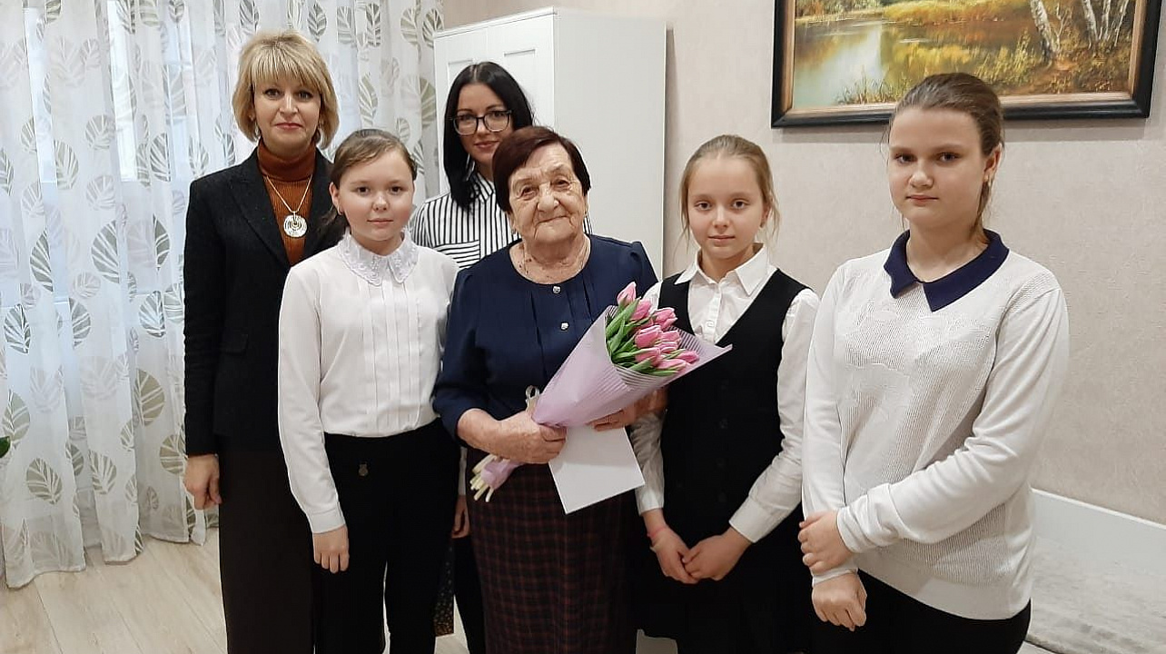 В Прикубанке с 90-летием поздравили труженика тыла Галину Николаевну Скубба
