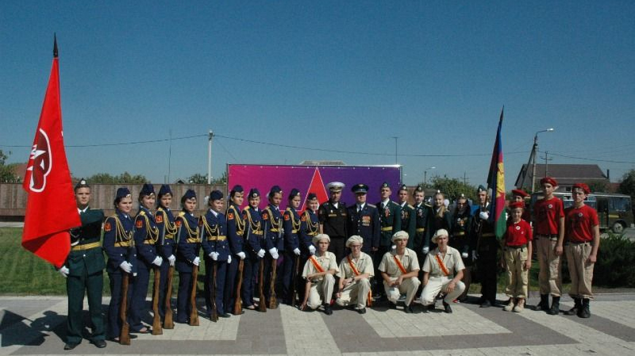 «Юнармейцы» принимают присягу.jpg