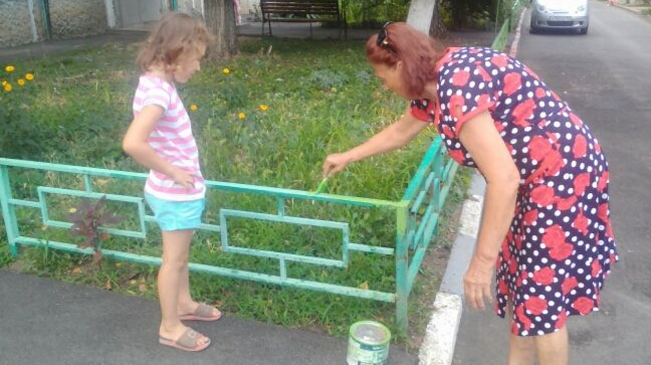 Жители Индустриального устроили субботник