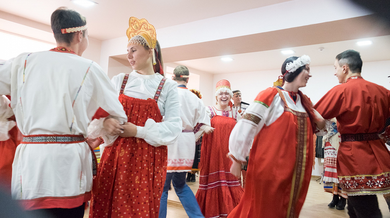 Активисты Общества русской культуры представили в учебных заведениях Краснодара фольклорную образовательную программу (8).jpg