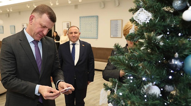 Евгений Наумов и Вера Галушко приняли участие в благотворительной акции «Ёлка желаний» 