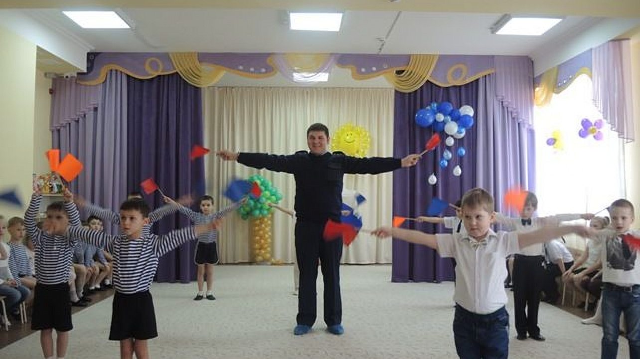 Воспитанники филиала «Сказочная страна» детского сада «Сказка» готовятся ко Дню защитника Отечества.JPG