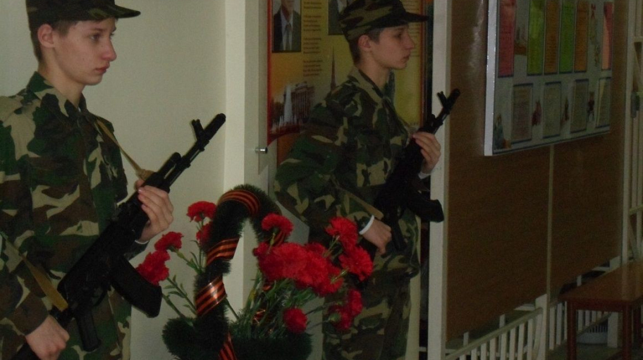 Учащиеся школы №65 почтили память Героя Советского Союза Михаила Корницкого