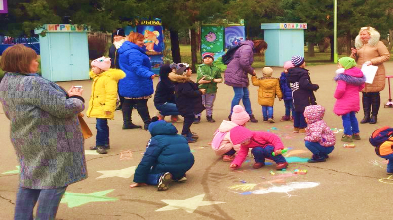 В парке Западного округа прошел конкурс рисунка на асфальте «Метелица»