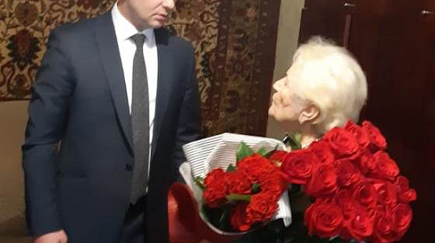 Сегодня глава администрации Прикубанского округа Александр Журавлев посетил жительницу блокадного Ленинграда