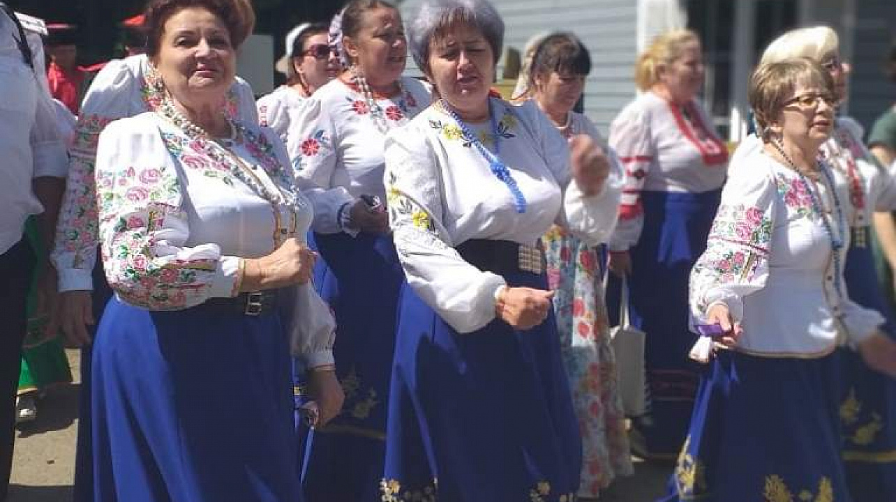 В  парке им. 30-летия Победы прошли мероприятия в рамках фестиваля «Троицкий хоровод» им. Елены Горбуновой