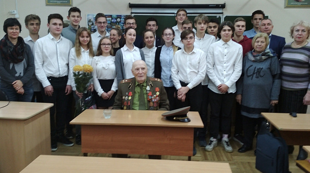 Ветеран войны поделился воспоминаниями о войне с учащимися гимназии №18