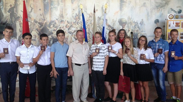 14-летним гражданам Центрального округа вручили паспорта