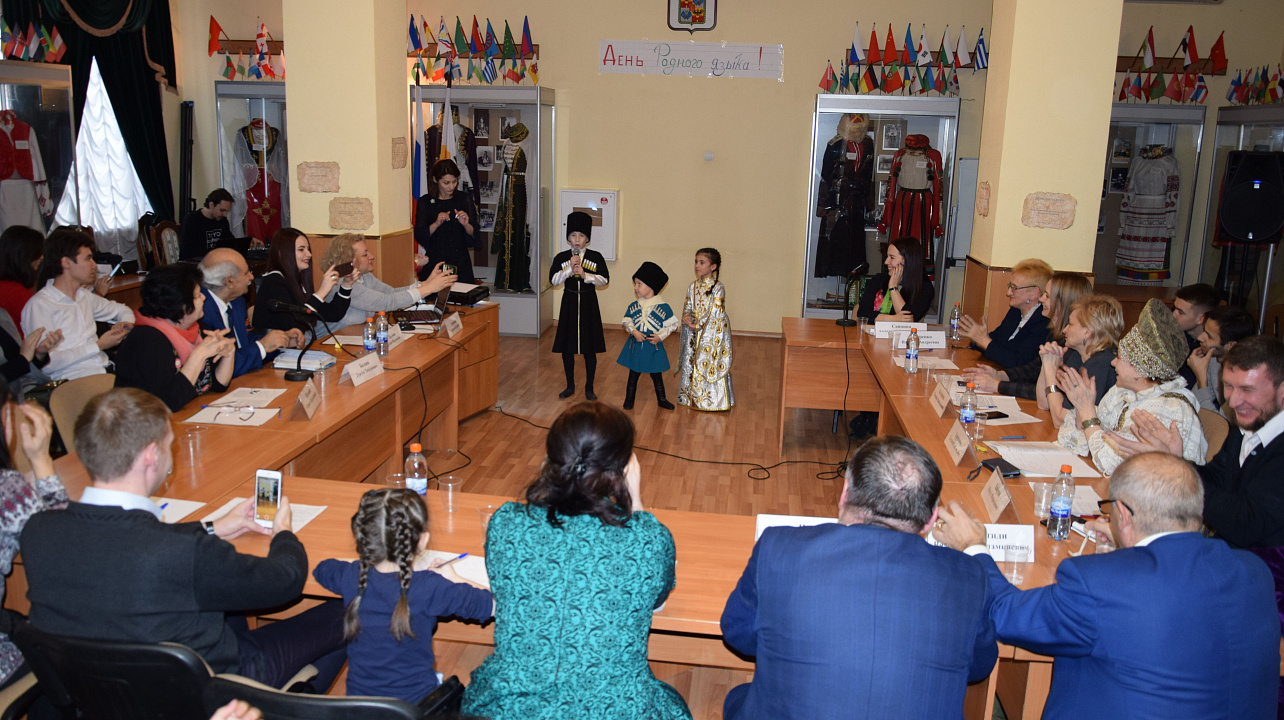 «Язык - живая душа народа» – под таким девизом в Краснодаре состоялось засе (5).JPG