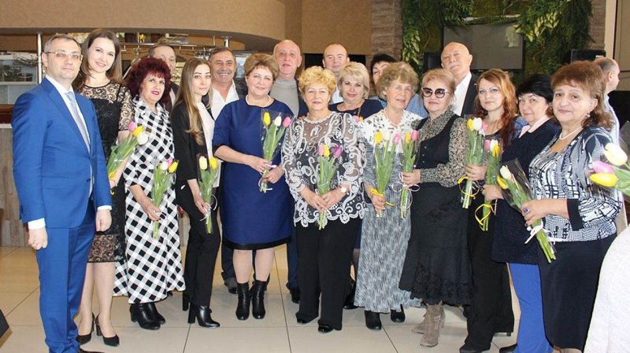 В Центральном округе поздравили общественников с наступающим Международным женским днем