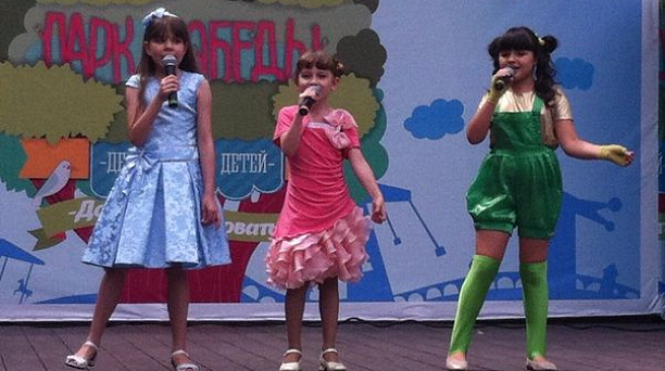 Детский праздник прошел в парках Западного округа