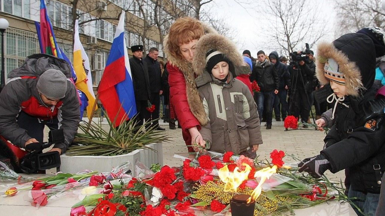 Ветераны и общественники возложили цветы к памятнику «Вечная память жертвам фашизма»