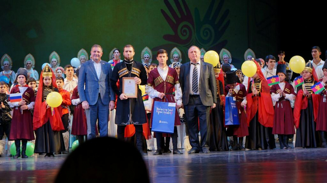 Центр национальных культур принял участие в мероприятиях, приуроченных ко Дню России (19).jpg