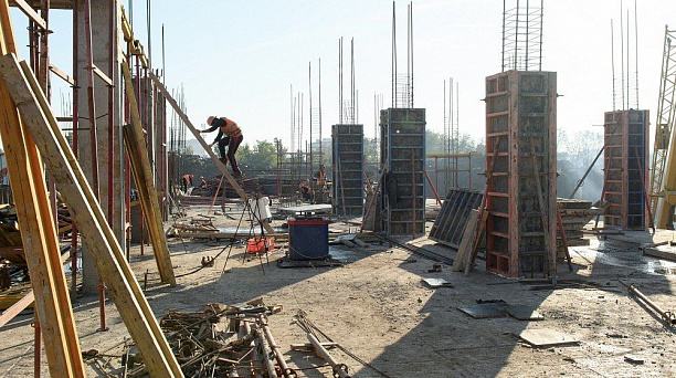 Строительное ускорение: в пос. Российском Краснодара увеличили темпы возведения школы на 1100 мест