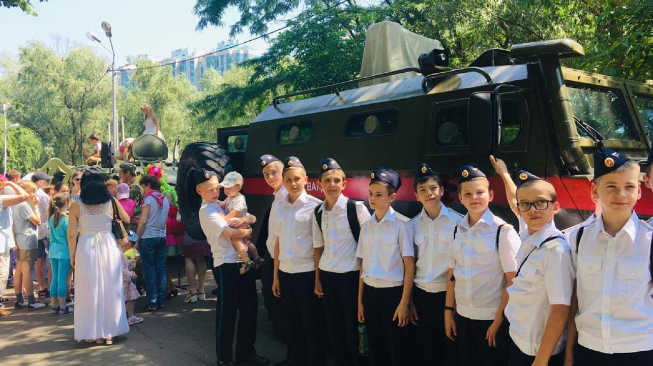 В парке имени 30-летия Победы в преддверии Дня защиты детей прошел фестиваль «Лучшее – детям!».