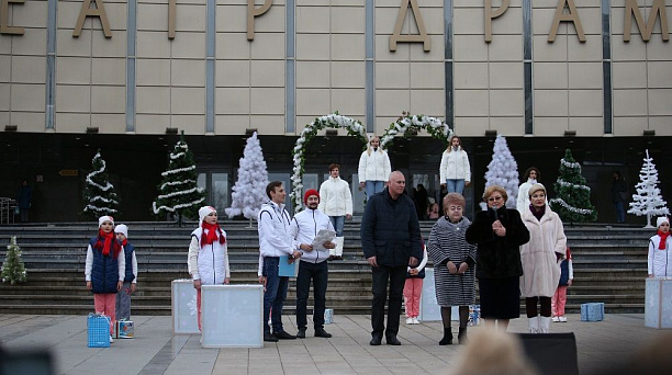 В Краснодаре открыли главную городскую елку