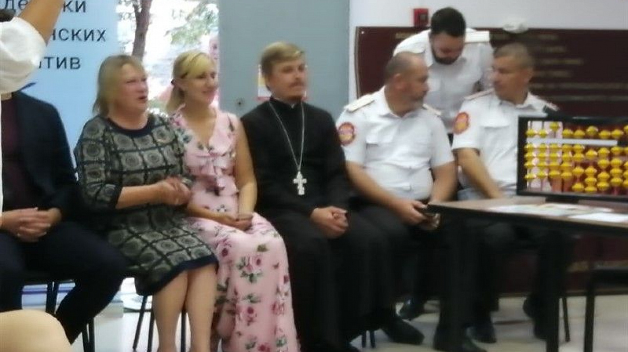 Открытие Клуба «Мамы Казачки» прошло накануне дня образования Краснодарского края.jpg