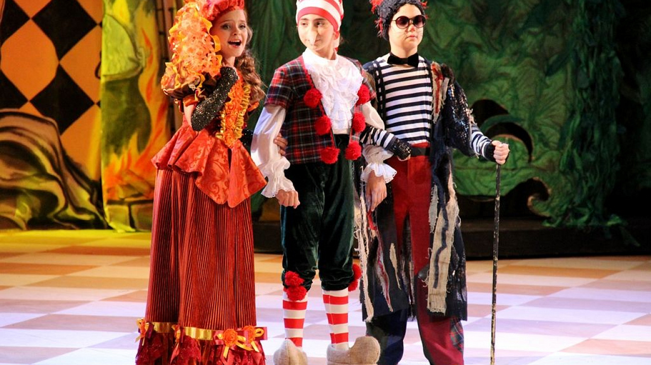 В Западном округе состоялся благотворительный спектакль