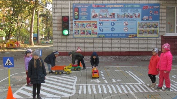 В детском саду № 187 изучили правила дорожного движения