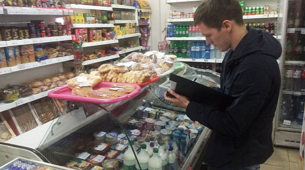 В Западном округе продолжается работа по проведению мониторинга цен на социально-значимые товары