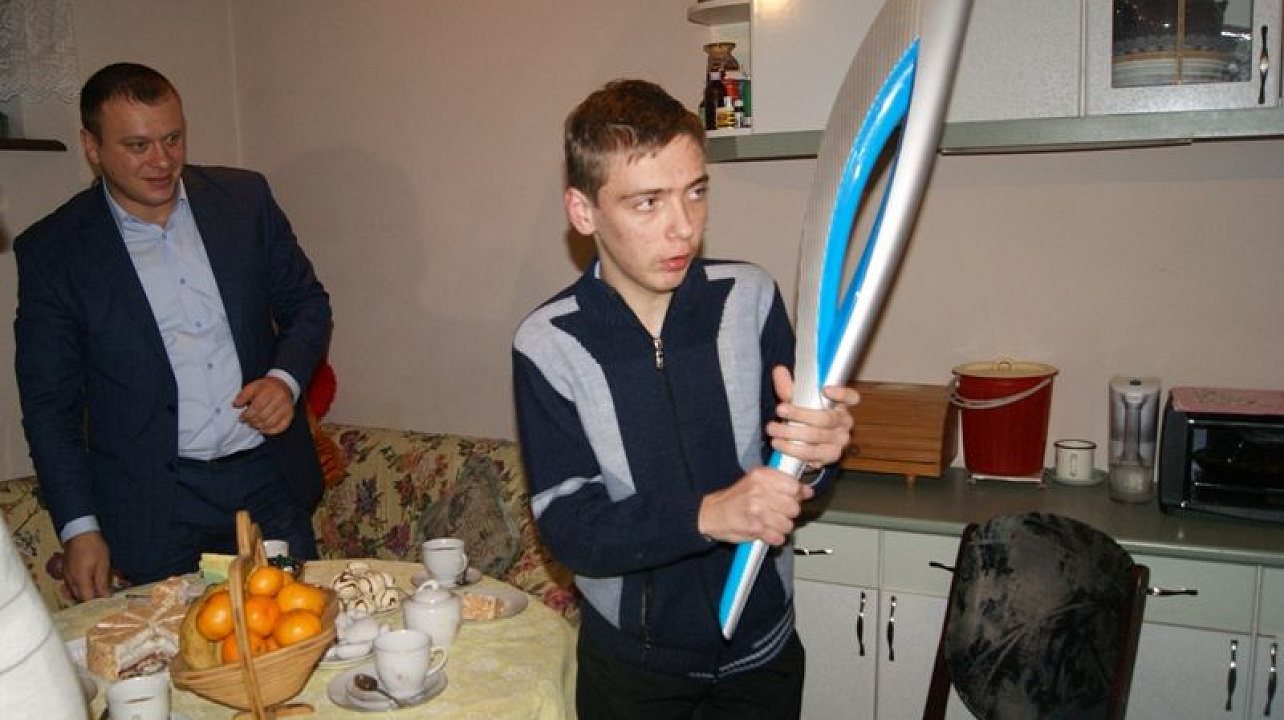 Глава Западного округа Дмитрий Логвиненко навестил  подростка – инвалида