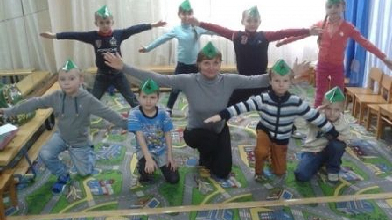 Малыши из Центра детского творчества преодолели полосу препятствий и попробовали себя в роли солдат