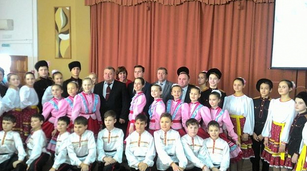 Актив общественности избирательного округа №27 поздравили с приближающимся 8 марта