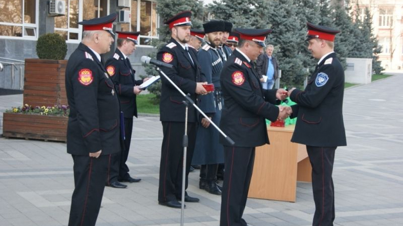 Смотр казаков-дружинников