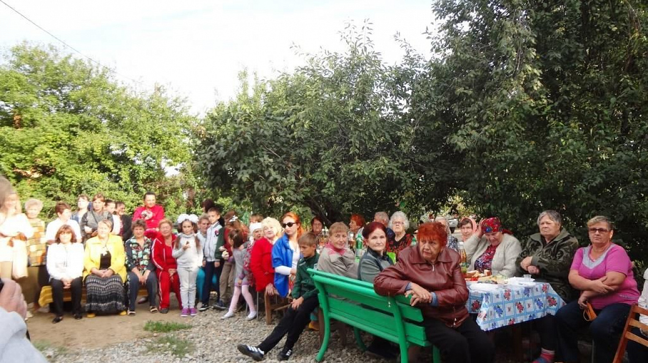 Депутат гордумы Сергей Вальтер поздравил жителей микрорайона улицы Российской с днем города