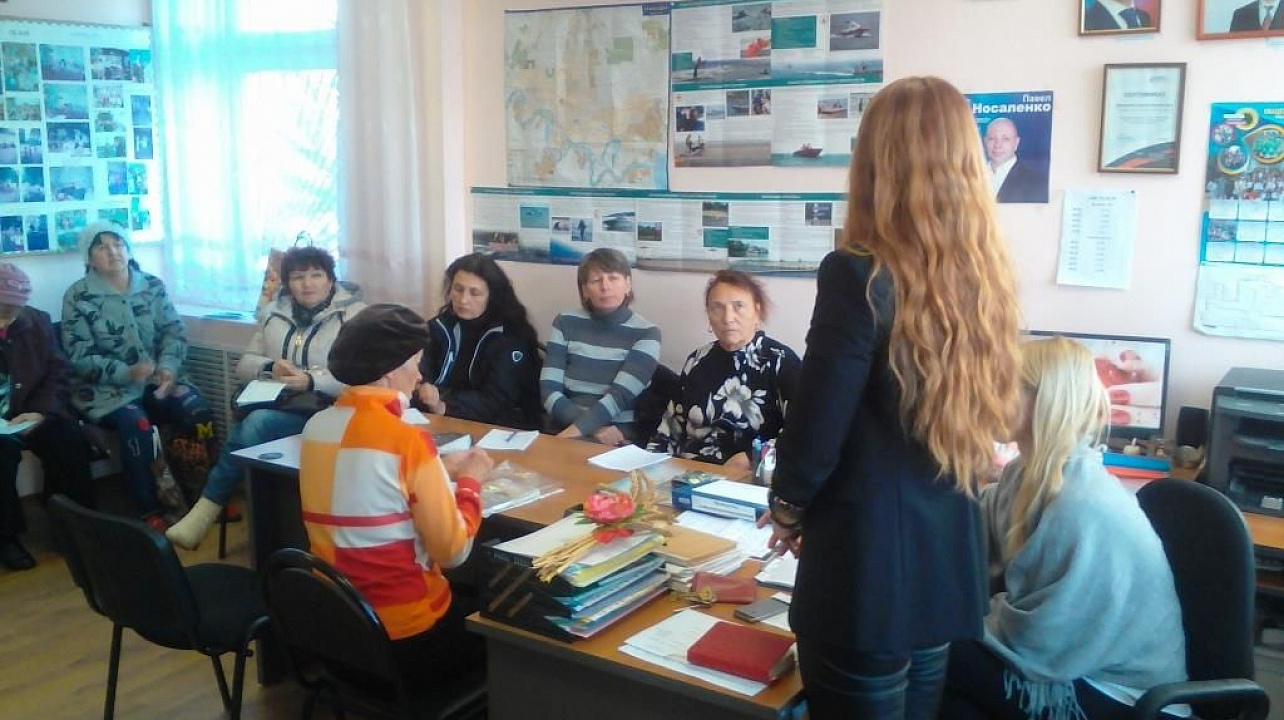 Жители поселка Индустриального получили бесплатные юридические консультации