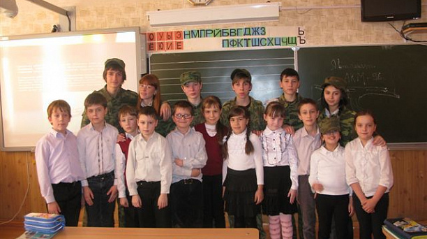 В школе Центрального округа прошел классный час «Российская армия в современности»