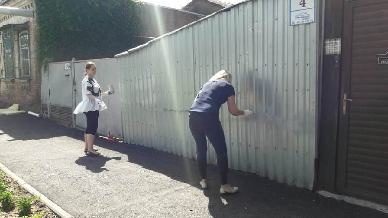 В Западном округе продолжаются санитарные субботники